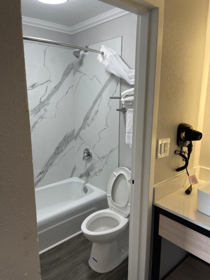 Mainstay Suites Флоренс Экстерьер фото