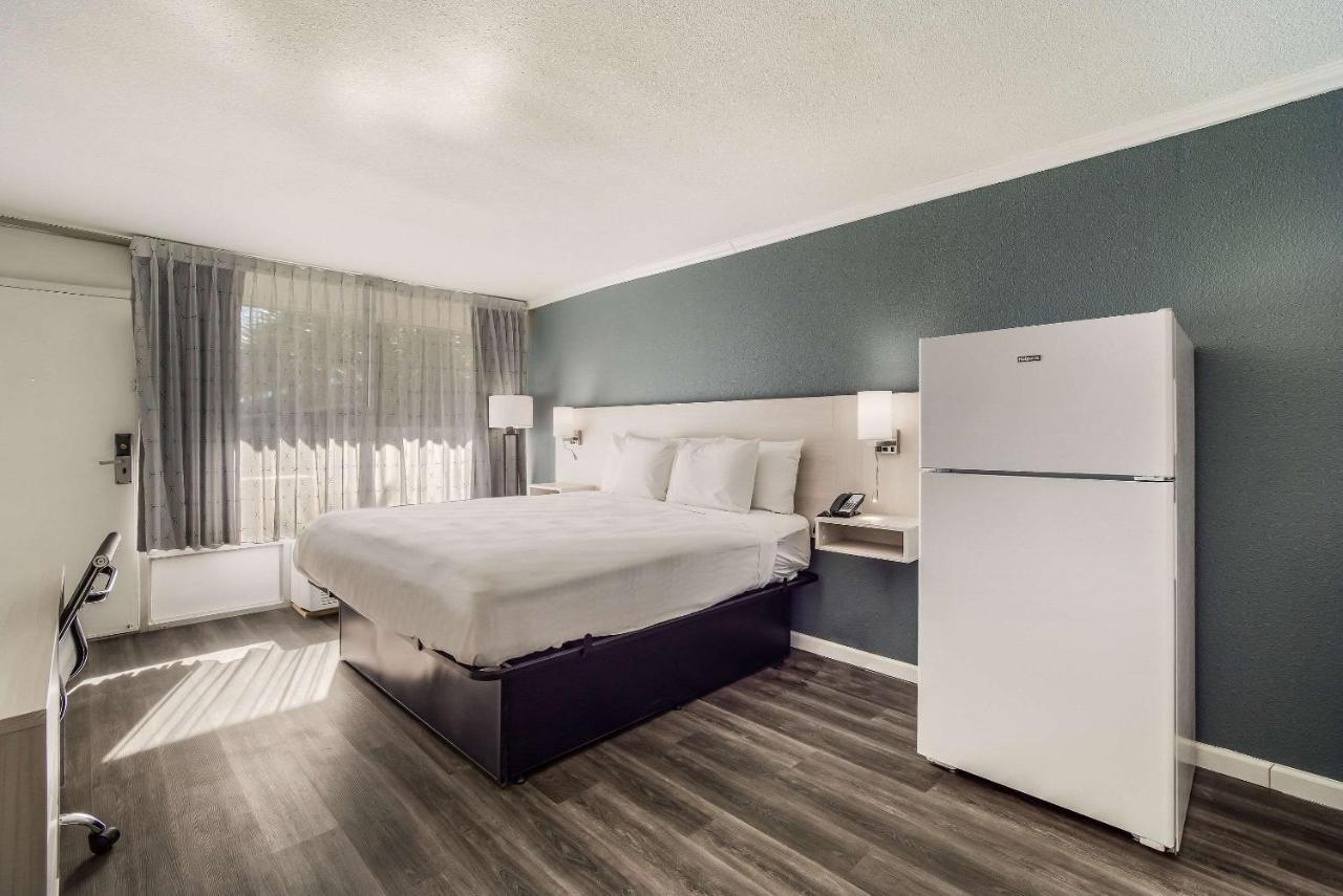 Mainstay Suites Флоренс Экстерьер фото